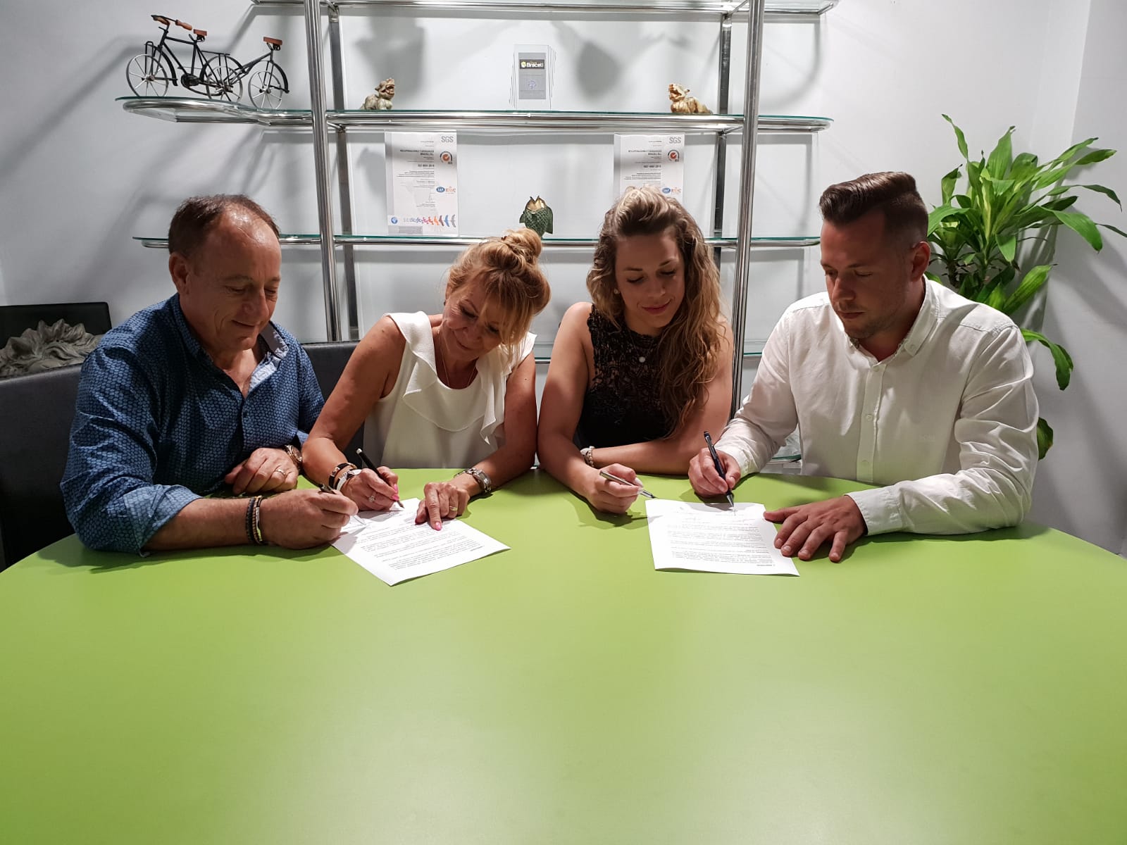 Grupo Braceli Firma Su Protocolo Familiar Grupo Braceli