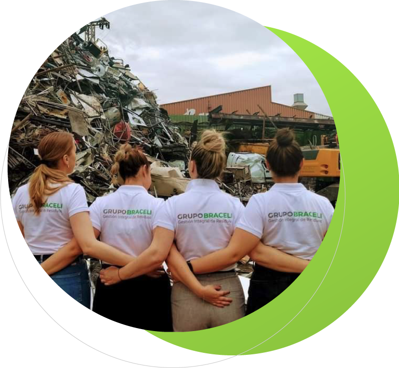 Equipo del Grupo Braceli que trabaja en la gestión de residuos en Alicante.
