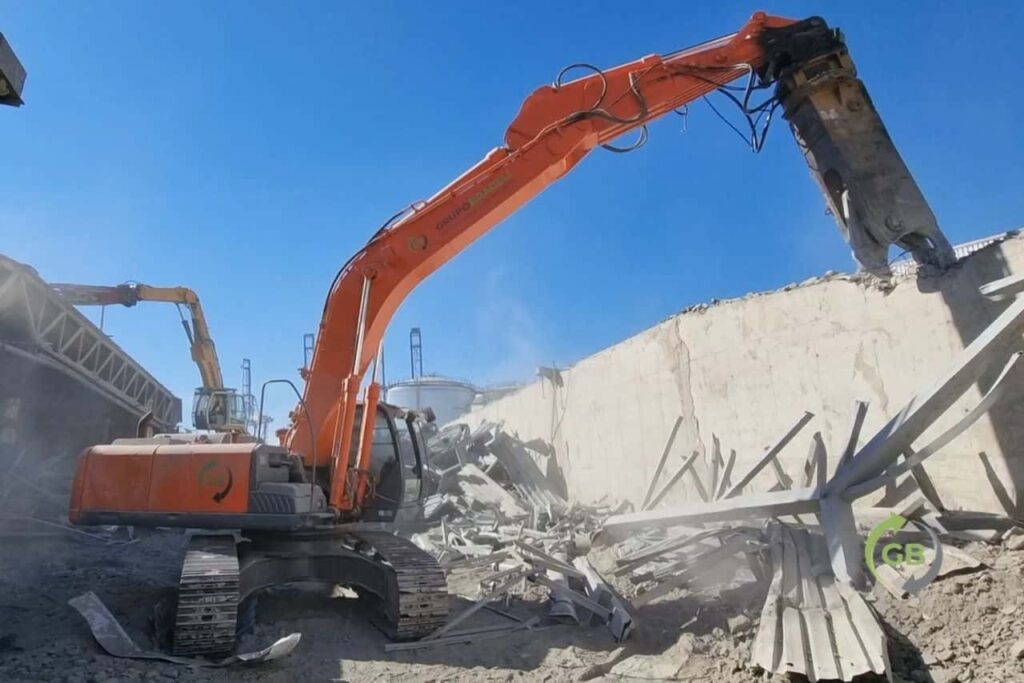 Proceso de demolición y desmontaje industrial llevado a cabo por Grupo Braceli.